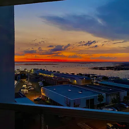 Aux Pieds Des Plages, Du Port, De La Piste Cyclable Et Des Commerces De Proximité, Un Au Dernier étage Avec Vue Panoramique Sur Le Bassin D'arcachon, Entièrement Rénové, Dans Résidence Avec Piscine Appartamento *