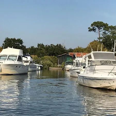 Aux Pieds Des Plages, Du Port, De La Piste Cyclable Et Des Commerces De Proximité, Un Au Dernier étage Avec Vue Panoramique Sur Le Bassin D'arcachon, Entièrement Rénové, Dans Résidence Avec Piscine Arcachon