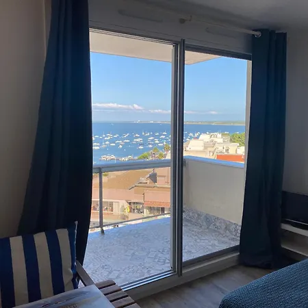 Aux Pieds Des Plages, Du Port, De La Piste Cyclable Et Des Commerces De Proximité, Un Au Dernier étage Avec Vue Panoramique Sur Le Bassin D'arcachon, Entièrement Rénové, Dans Résidence Avec Piscine *