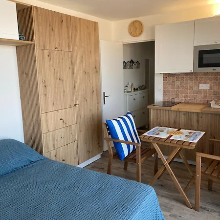 Aux Pieds Des Plages, Du Port, De La Piste Cyclable Et Des Commerces De Proximité, Un Au Dernier étage Avec Vue Panoramique Sur Le Bassin D'arcachon, Entièrement Rénové, Dans Résidence Avec Piscine Appartamento *