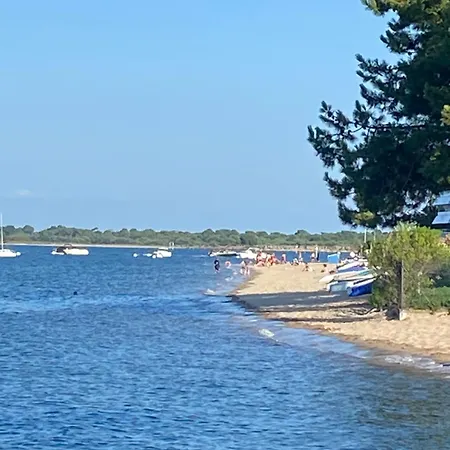 Aux Pieds Des Plages, Du Port, De La Piste Cyclable Et Des Commerces De Proximité, Un Au Dernier étage Avec Vue Panoramique Sur Le Bassin D'arcachon, Entièrement Rénové, Dans Résidence Avec Piscine Appartamento