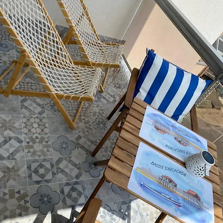 Aux Pieds Des Plages, Du Port, De La Piste Cyclable Et Des Commerces De Proximité, Un Au Dernier étage Avec Vue Panoramique Sur Le Bassin D'arcachon, Entièrement Rénové, Dans Résidence Avec Piscine Appartamento Arcachon