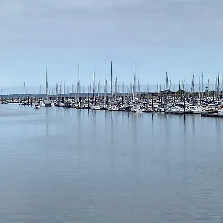 Aux Pieds Des Plages, Du Port, De La Piste Cyclable Et Des Commerces De Proximité, Un Au Dernier étage Avec Vue Panoramique Sur Le Bassin D'arcachon, Entièrement Rénové, Dans Résidence Avec Piscine
