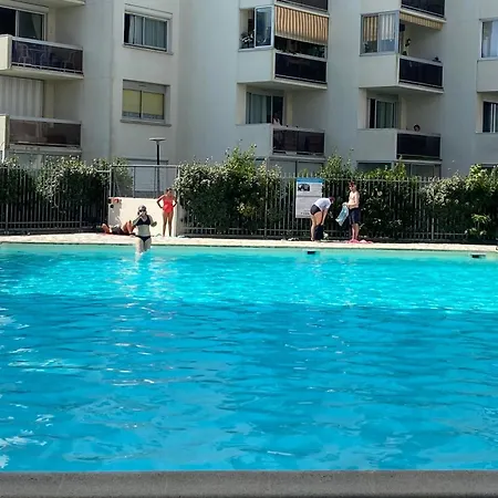 Aux Pieds Des Plages, Du Port, De La Piste Cyclable Et Des Commerces De Proximité, Un Au Dernier étage Avec Vue Panoramique Sur Le Bassin D'arcachon, Entièrement Rénové, Dans Résidence Avec Piscine