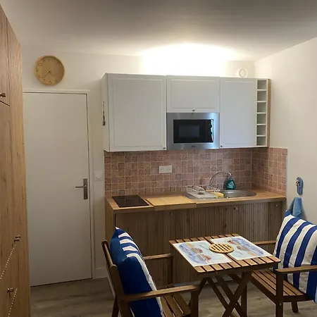 Aux Pieds Des Plages, Du Port, De La Piste Cyclable Et Des Commerces De Proximité, Un Au Dernier étage Avec Vue Panoramique Sur Le Bassin D'arcachon, Entièrement Rénové, Dans Résidence Avec Piscine *