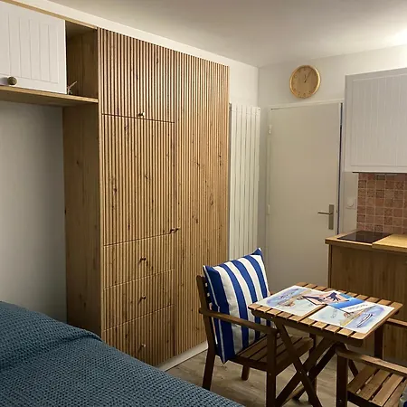 Aux Pieds Des Plages, Du Port, De La Piste Cyclable Et Des Commerces De Proximité, Un Au Dernier étage Avec Vue Panoramique Sur Le Bassin D'arcachon, Entièrement Rénové, Dans Résidence Avec Piscine