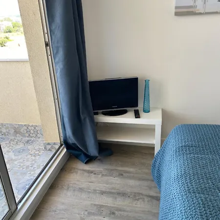 Aux Pieds Des Plages, Du Port, De La Piste Cyclable Et Des Commerces De Proximité, Un Au Dernier étage Avec Vue Panoramique Sur Le Bassin D'arcachon, Entièrement Rénové, Dans Résidence Avec Piscine