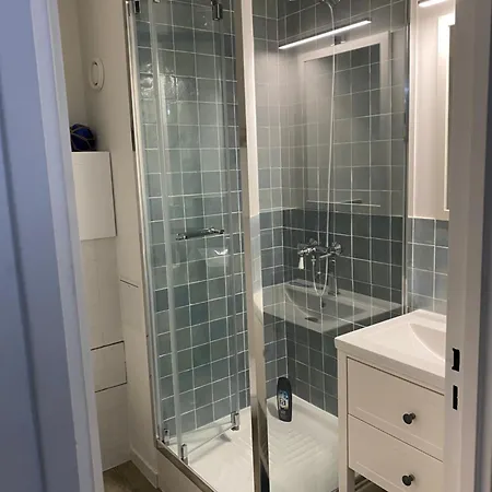 Aux Pieds Des Plages, Du Port, De La Piste Cyclable Et Des Commerces De Proximité, Un Au Dernier étage Avec Vue Panoramique Sur Le Bassin D'arcachon, Entièrement Rénové, Dans Résidence Avec Piscine *