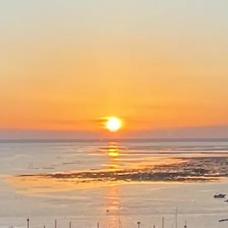 Aux Pieds Des Plages, Du Port, De La Piste Cyclable Et Des Commerces De Proximité, Un Au Dernier étage Avec Vue Panoramique Sur Le Bassin D'arcachon, Entièrement Rénové, Dans Résidence Avec Piscine Appartamento Arcachon